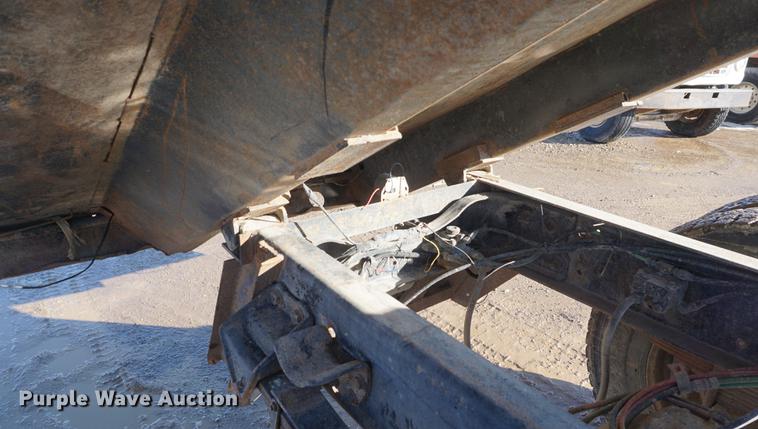 image for item DF1656 1990 Ford L7000 dump flatbed truck