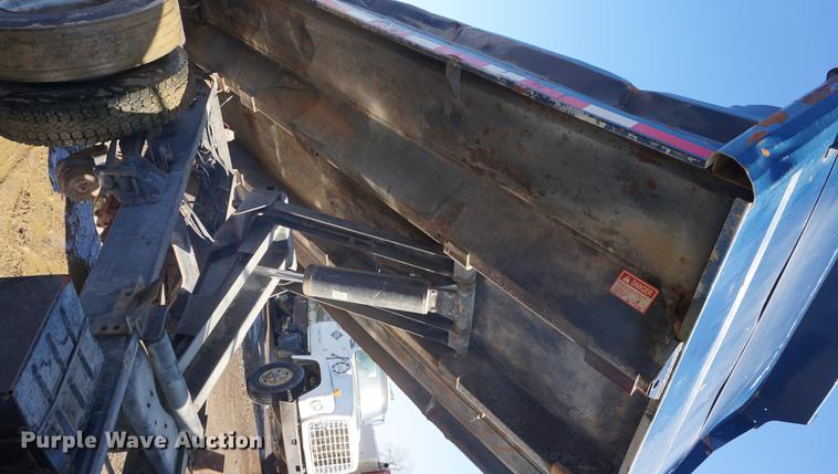 image for item DF1656 1990 Ford L7000 dump flatbed truck