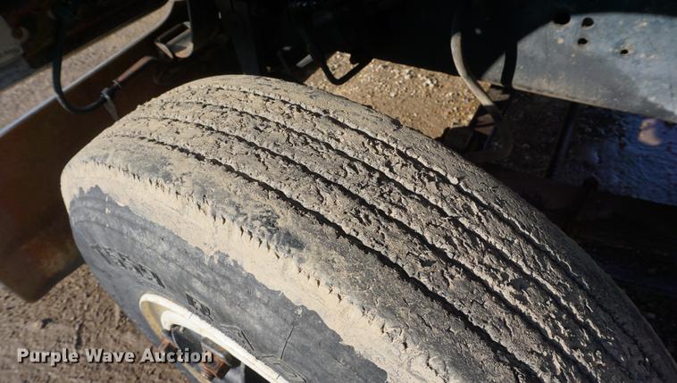 image for item DF1656 1990 Ford L7000 dump flatbed truck