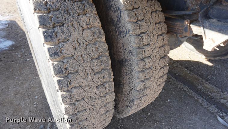 image for item DF1656 1990 Ford L7000 dump flatbed truck