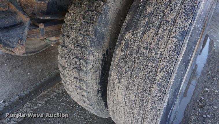 image for item DF1656 1990 Ford L7000 dump flatbed truck