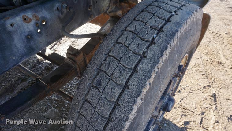 image for item DF1656 1990 Ford L7000 dump flatbed truck