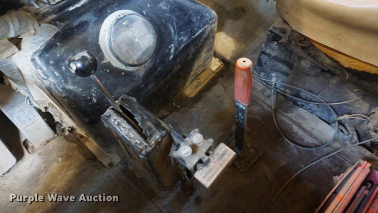 image for item DF1664 1985 International Paystar 5000 truck cab and chassis