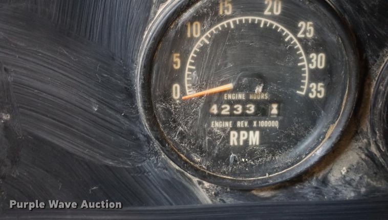 image for item DF1664 1985 International Paystar 5000 truck cab and chassis