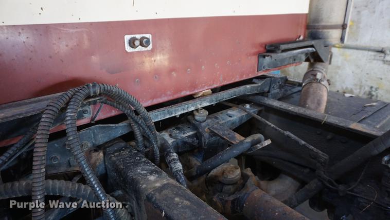 image for item DF1664 1985 International Paystar 5000 truck cab and chassis