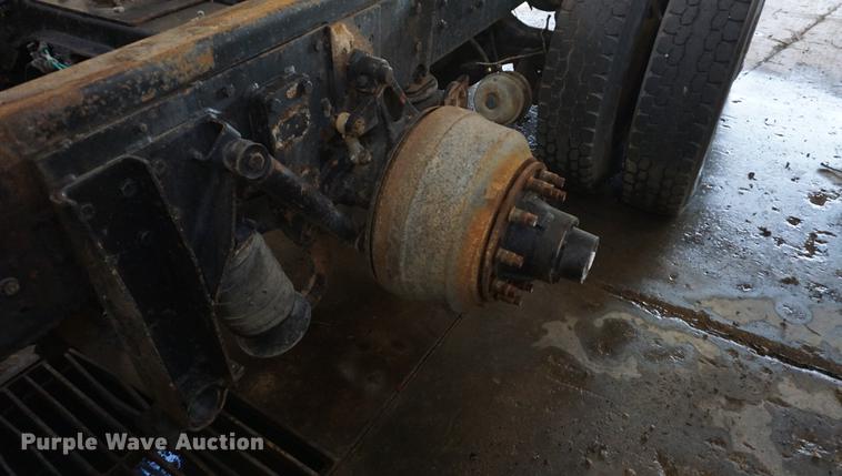 image for item DF1664 1985 International Paystar 5000 truck cab and chassis