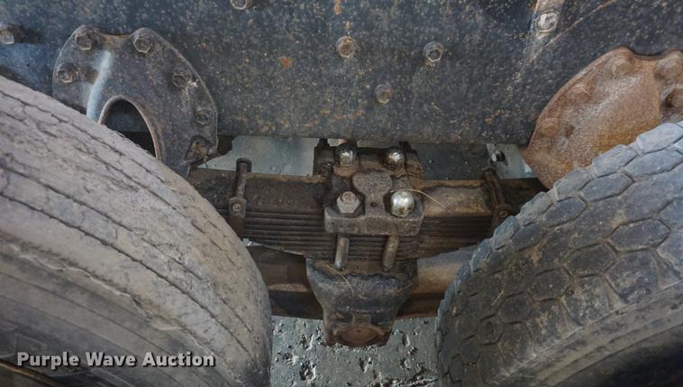 image for item DF1664 1985 International Paystar 5000 truck cab and chassis