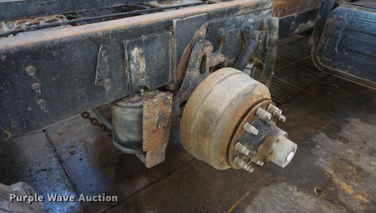 image for item DF1664 1985 International Paystar 5000 truck cab and chassis