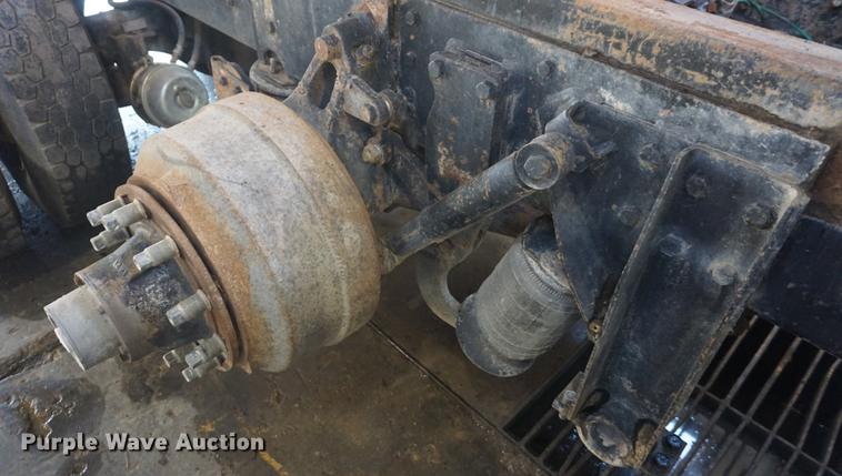 image for item DF1664 1985 International Paystar 5000 truck cab and chassis