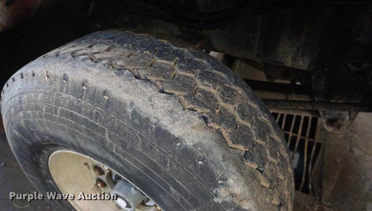 image for item DF1664 1985 International Paystar 5000 truck cab and chassis