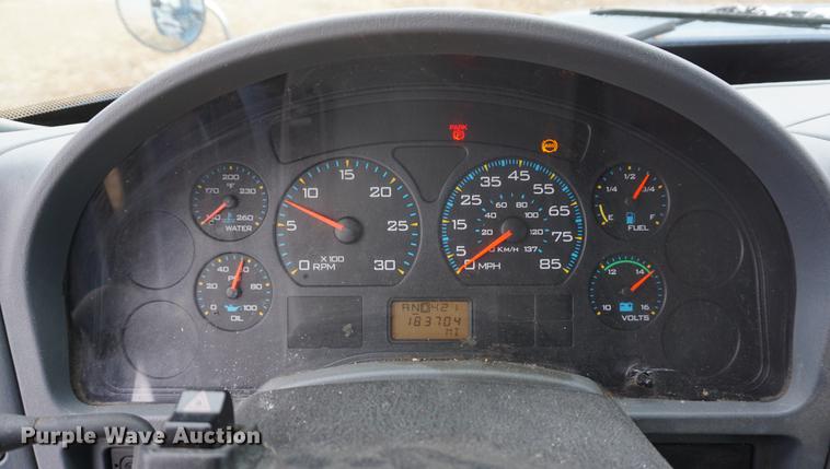 image for item DF1669 2003 International 4300 dump truck