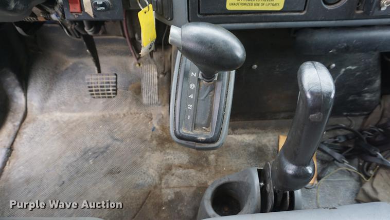 image for item DF1669 2003 International 4300 dump truck