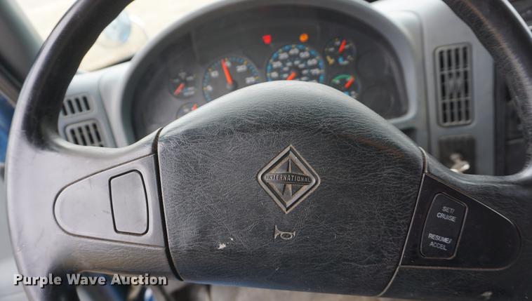 image for item DF1669 2003 International 4300 dump truck