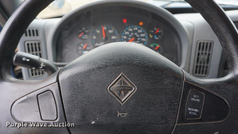 image for item DF1669 2003 International 4300 dump truck
