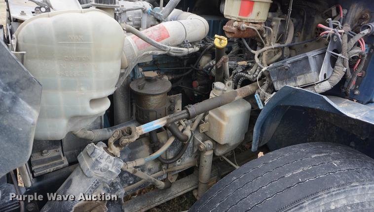 image for item DF1669 2003 International 4300 dump truck