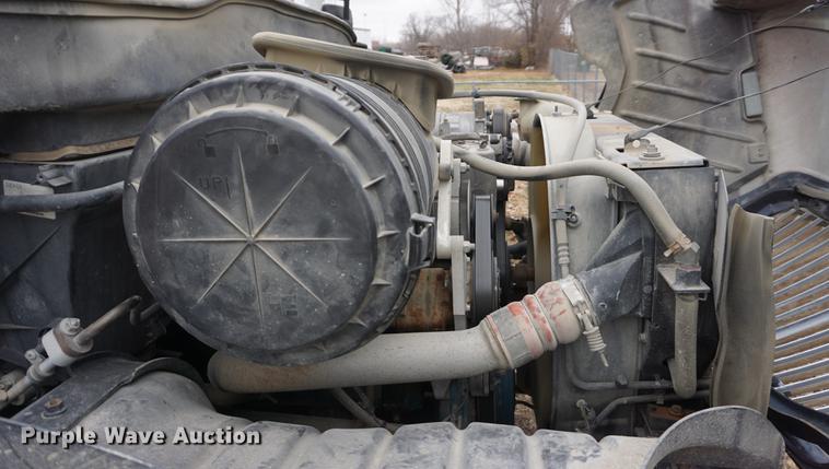 image for item DF1669 2003 International 4300 dump truck