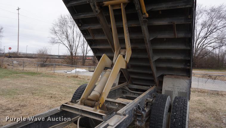 image for item DF1669 2003 International 4300 dump truck