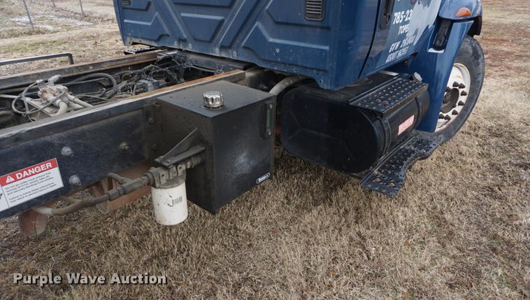 image for item DF1669 2003 International 4300 dump truck