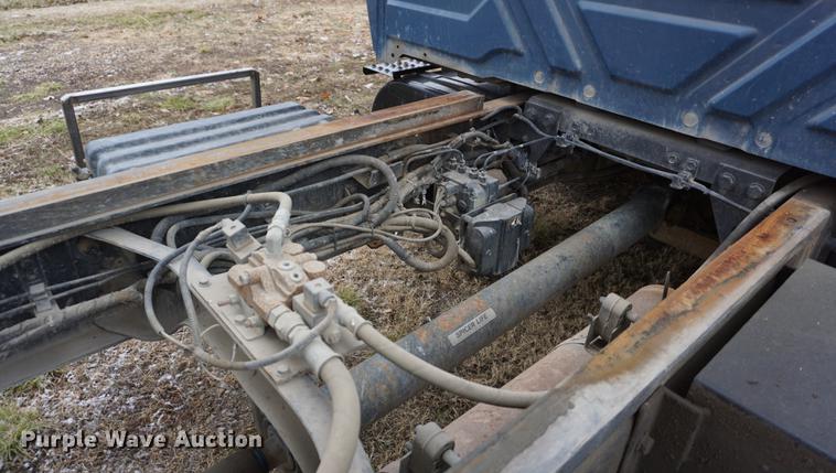 image for item DF1669 2003 International 4300 dump truck