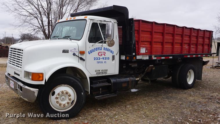 image for item DF1670 1995 International 4900 scissor lift truck