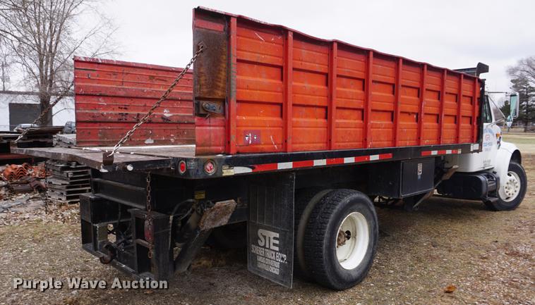 image for item DF1670 1995 International 4900 scissor lift truck