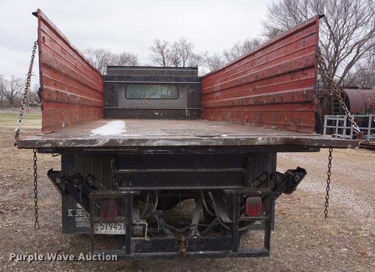 image for item DF1670 1995 International 4900 scissor lift truck