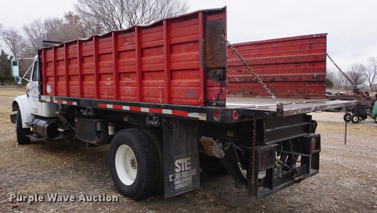 image for item DF1670 1995 International 4900 scissor lift truck