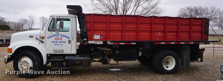 image for item DF1670 1995 International 4900 scissor lift truck