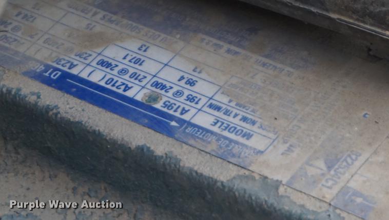 image for item DF1670 1995 International 4900 scissor lift truck