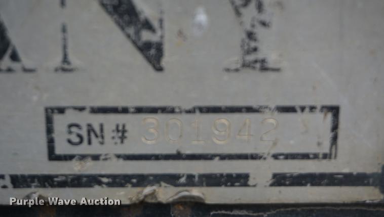 image for item DF1670 1995 International 4900 scissor lift truck