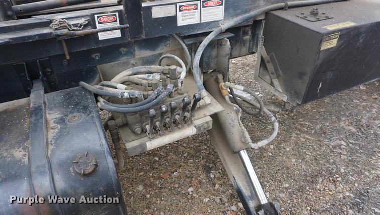 image for item DF1670 1995 International 4900 scissor lift truck