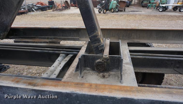 image for item DF1670 1995 International 4900 scissor lift truck