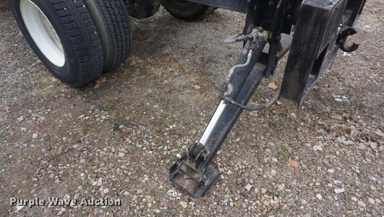 image for item DF1670 1995 International 4900 scissor lift truck