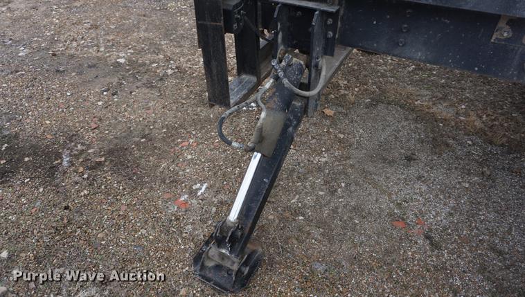 image for item DF1670 1995 International 4900 scissor lift truck
