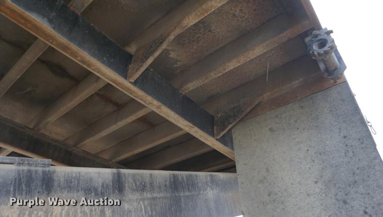 image for item DF1670 1995 International 4900 scissor lift truck