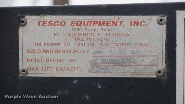 image for item DF1670 1995 International 4900 scissor lift truck
