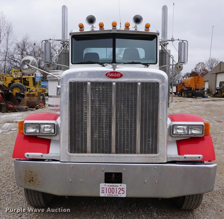 image for item DF1671 1997 Peterbilt 379 semi truck