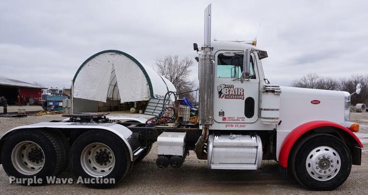 image for item DF1671 1997 Peterbilt 379 semi truck