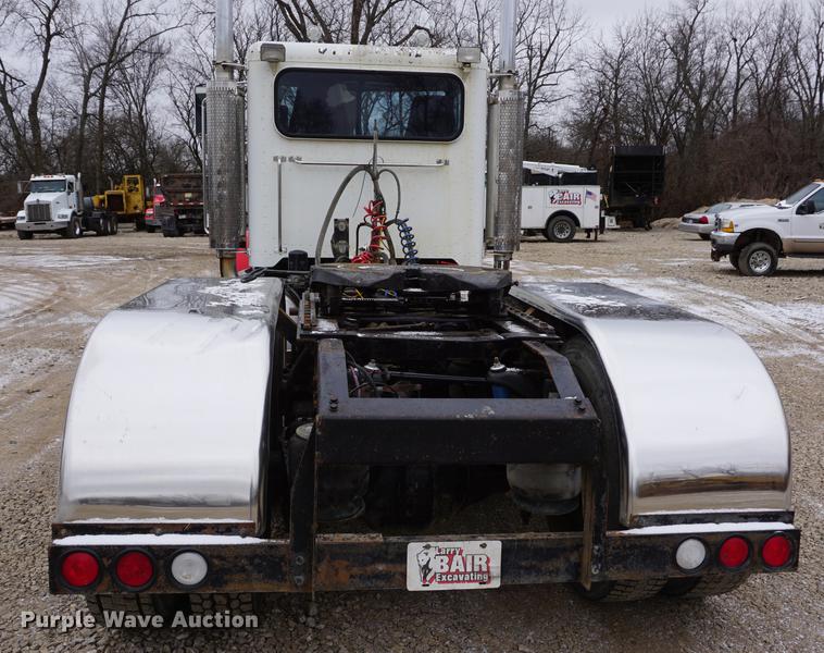 image for item DF1671 1997 Peterbilt 379 semi truck