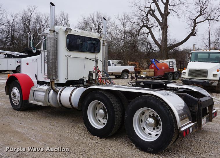 image for item DF1671 1997 Peterbilt 379 semi truck