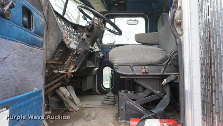 image for item DF1671 1997 Peterbilt 379 semi truck