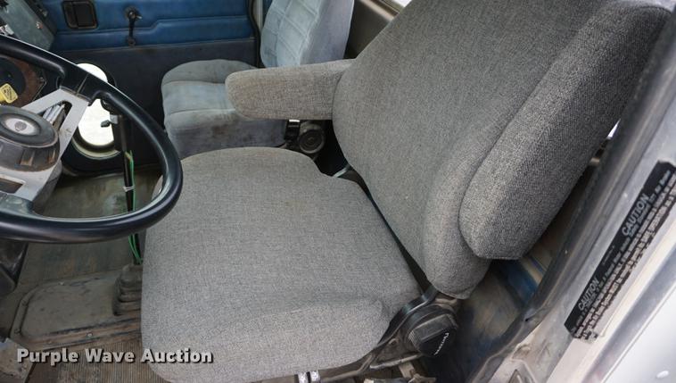 image for item DF1671 1997 Peterbilt 379 semi truck