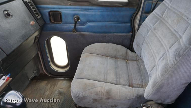 image for item DF1671 1997 Peterbilt 379 semi truck