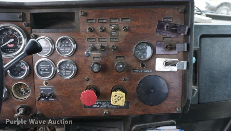 image for item DF1671 1997 Peterbilt 379 semi truck