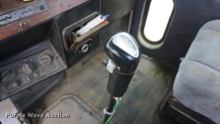 image for item DF1671 1997 Peterbilt 379 semi truck