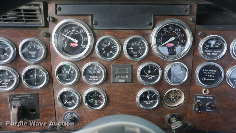 image for item DF1671 1997 Peterbilt 379 semi truck