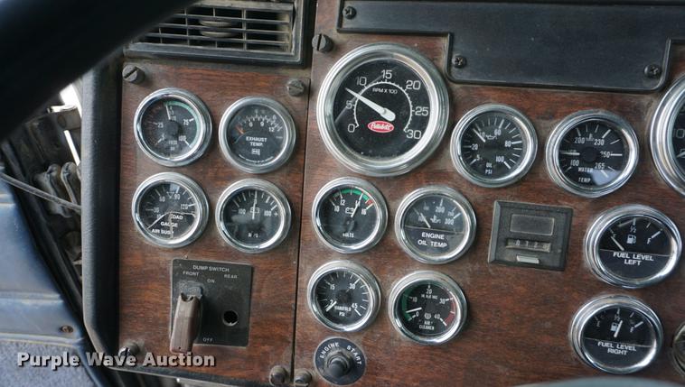 image for item DF1671 1997 Peterbilt 379 semi truck