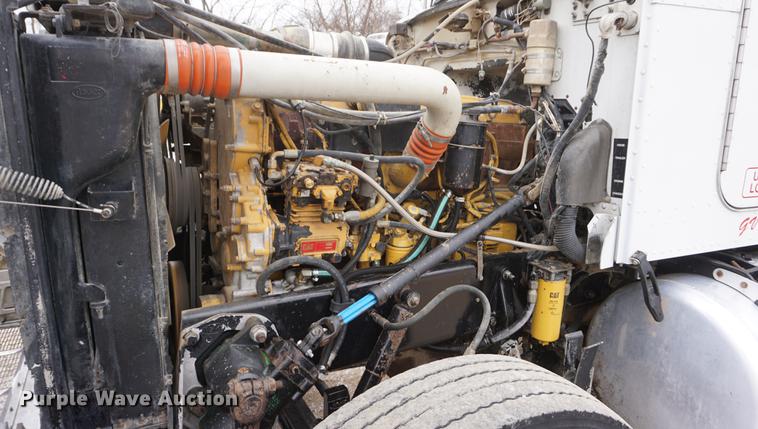 image for item DF1671 1997 Peterbilt 379 semi truck