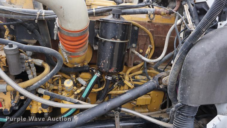 image for item DF1671 1997 Peterbilt 379 semi truck