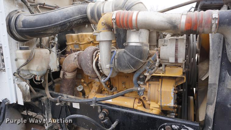 image for item DF1671 1997 Peterbilt 379 semi truck